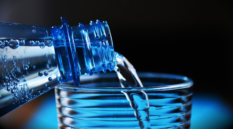 Mikroplastik in Mineralwasser: foodwatch fordert Veröffentlichung der Ergebnisse